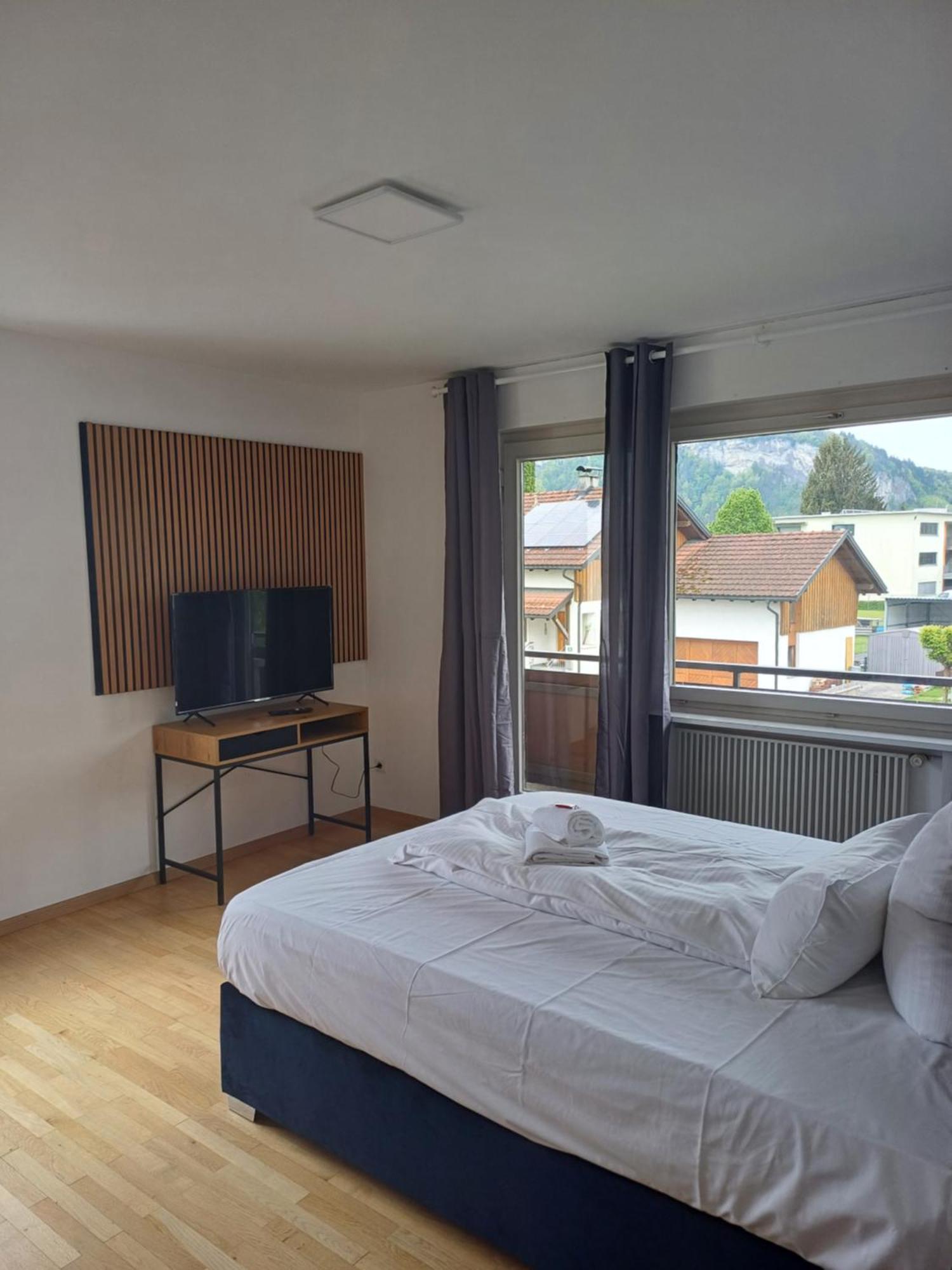 Mader Crown Living Design Apartment - 2 Schlafzimmer - Kueche - Gratis Parkplatz - Abstellraum Fuer Fahrraeder/Ski מראה חיצוני תמונה